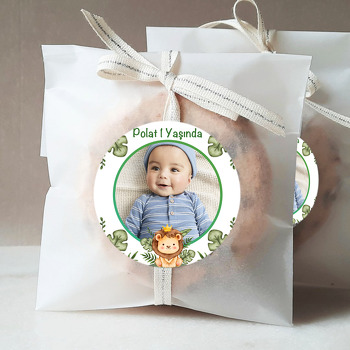 Taçlı Yavru Aslan ile Yapraklar Temalı Sticker