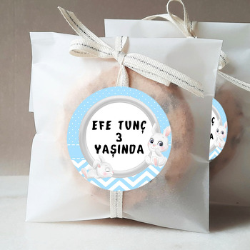 Tavşan ile Mavi Puantiye Fon Temalı Sticker