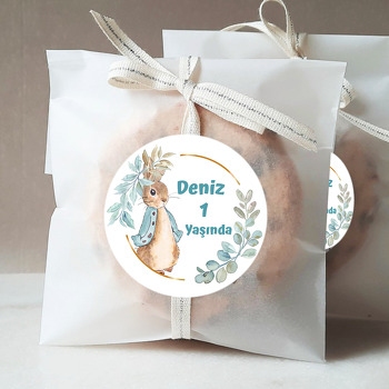 Tavşan ile Yaprak Çerçeve Temalı Sticker