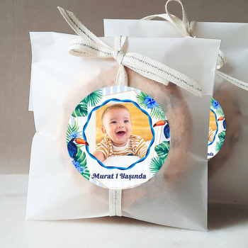 Tukan Kuşu ile Mavi Çiçekler Temalı Resimli Sticker