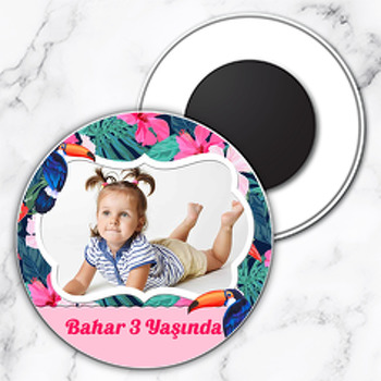 Tukan Kuşu Pembe Çiçekler Temalı Daire Plastik Doğum Günü Magnet