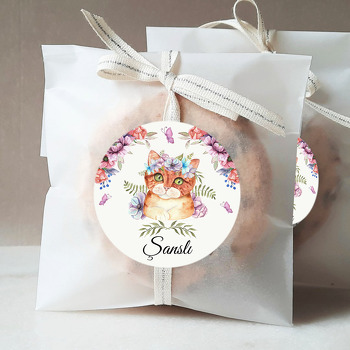 Turuncu Kedi ile Çiçekler Temalı Sticker