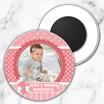 Üç Kedi Temalı Resimli 1 Yaş Daire Plastik Magnet