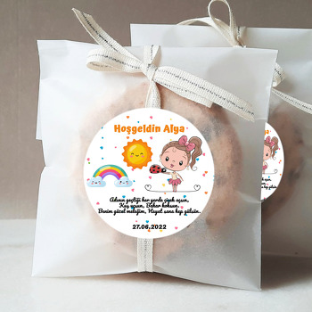 Uğur Böceği ile Kız ve Güneş Temalı Sticker