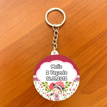 Uğur Böceği ve Çilek Kız Temalı Daire Plastik Anahtarlık