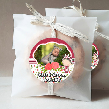 Uğur Böceği ve Çilek Kız Temalı Resimli Sticker
