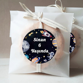Uzayda Astronot ile Yıldızlar Temalı Sticker