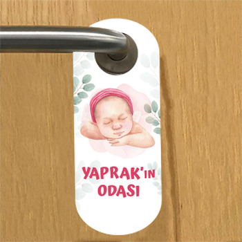 Yapraklar ile Sevimli Bebek Temalı Çocuk Odası Kapı Askısı