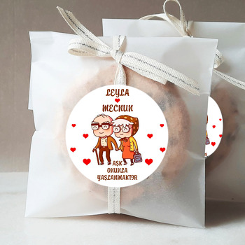Yaşlı Çift ile Kalpler Temalı Sticker