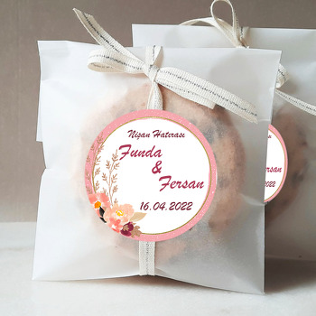 Yavruağzı Güller ile Pembe Fon Temalı Sticker