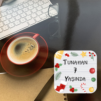 Yılbaşı Süsleri ve Ahşap Fon Temalı Bardak Altlığı
