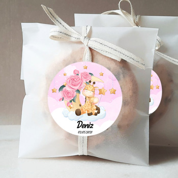 Zürafalar ile Güllü Ay Pembe Fon Temalı Sticker